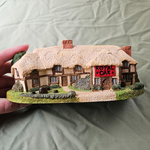 Royal Oak Royal Doulton USA The Lodge Handpainted Handcrafted in England - Picture 2 of 7